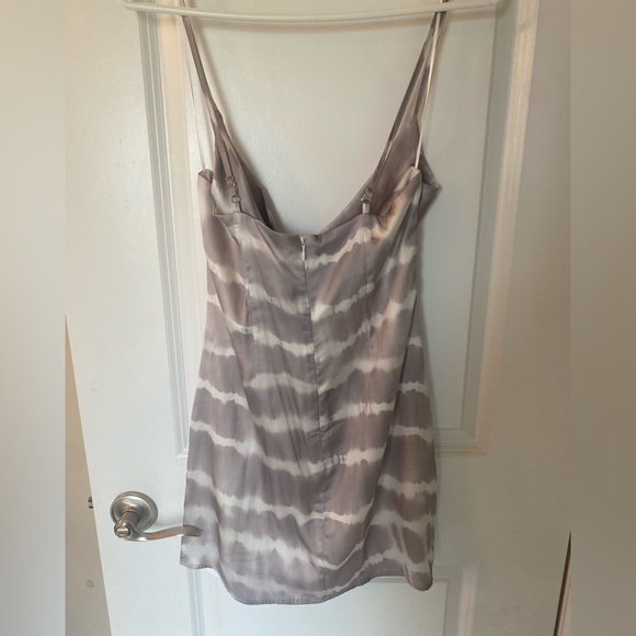 Absolutely Gorgeous Satin Mendocino Dress- NWT! Size small - Picture 4 of 4